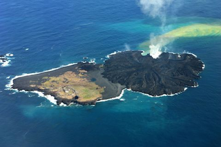 Illustration for article titled The Life and Death of a Volcanic Island